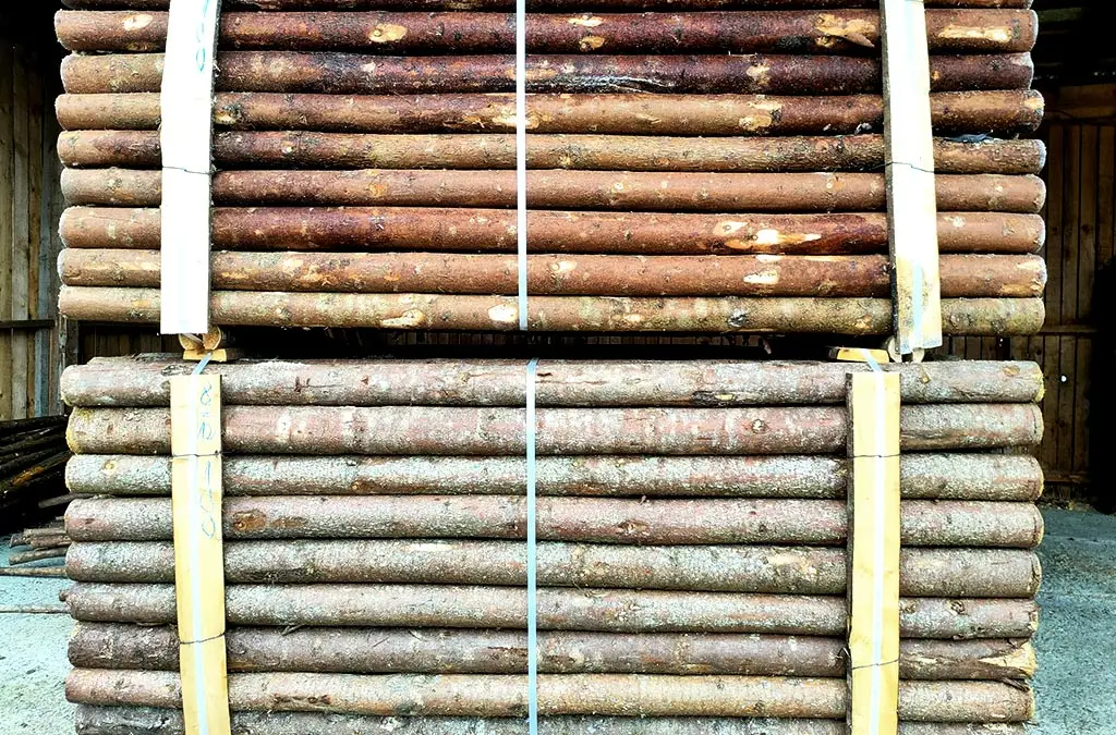Spruce poles with bark 8-12 cm