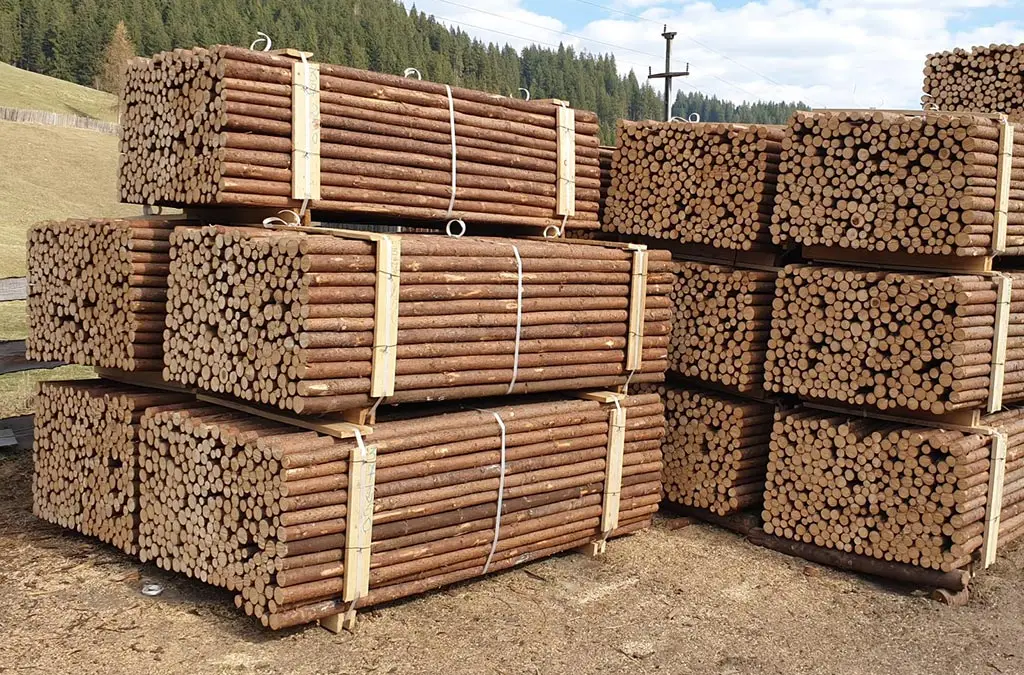 Spruce poles with bark 3-7 cm